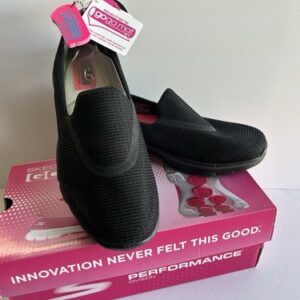 NEW Go Walk 3 Women’s Sketcher shoes size 9 Black M Width Goga Mat Slip On 13980