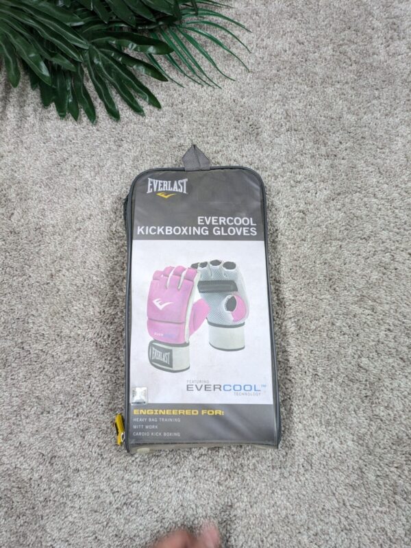 Everlast Evercool Kickboxing MMA Gloves Womens Pink Medium/Large Boxing Open Box