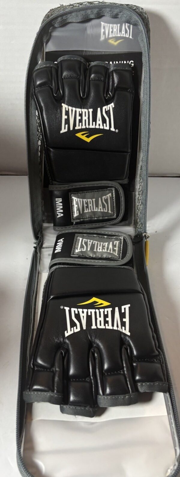 EVERLAST Womens MMA Evercool Black KICKBOXING  GLOVES w/ Carrying Case 4402 B