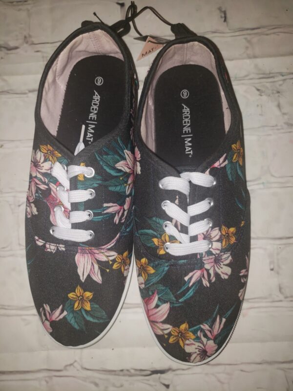 NWT Ardene Size 9 Yoga Mat Flat Lace Up Sneaker Shoes Women's Black Floral