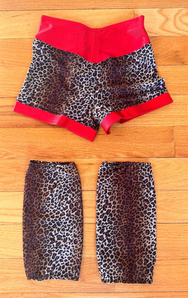 Pro Wrestling Shorts W. Knee Pad Covers Set Cheetah Print & Red Sz. Small Womens