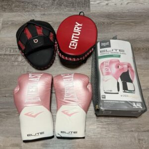 Everlast Woman’s Boxing Gloves Pink Elite  12 Ounce Gently Used & Hand Pads